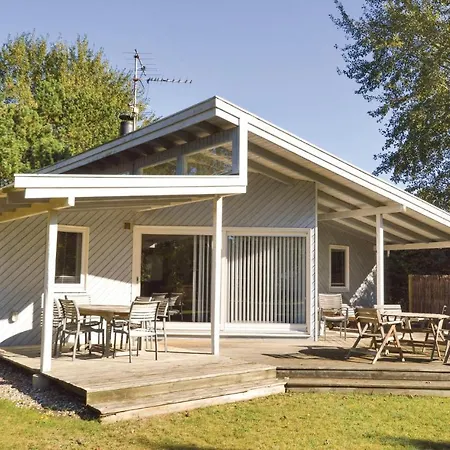 Four-bedroom In Sjallands Odde Hébergement de vacances Yderby