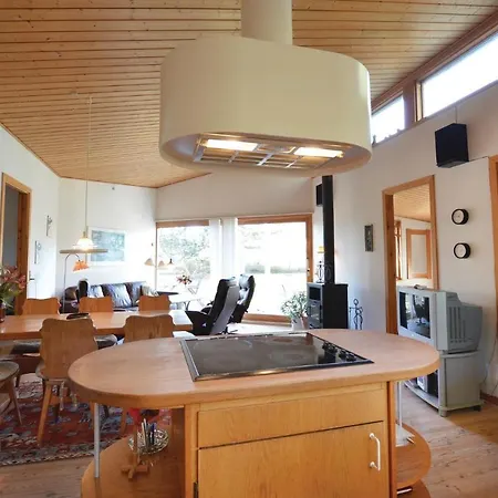 Vakantiehuis Four-bedroom In Sjallands Odde *